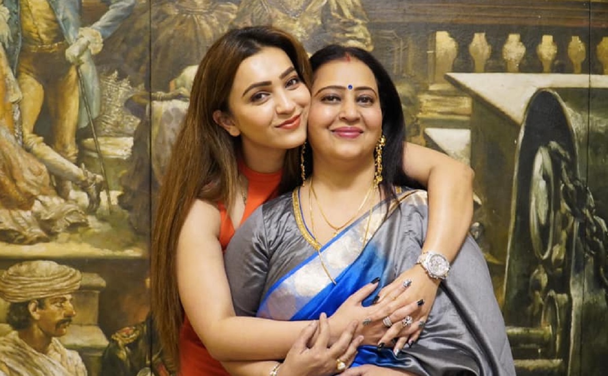 মারা গেলেন ভারতীয় অভিনেত্রী কৌশানি মুখোপাধ্যায়ের মা