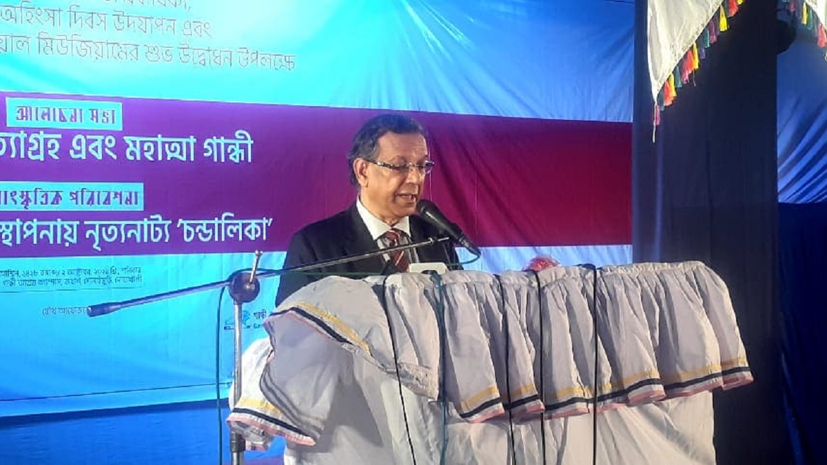 হিংসা থেকে দূরে রাখাই মহাত্মা গান্ধীর মূলমন্ত্র: আইনমন্ত্রী আনিসুল হক