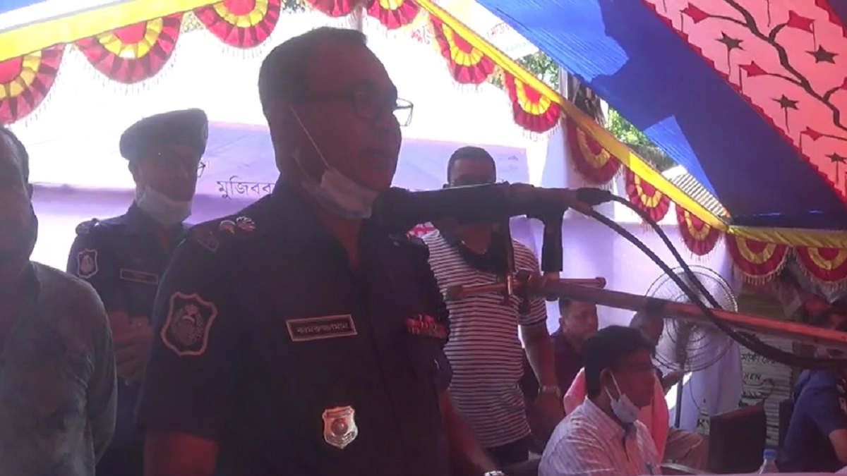 লক্ষ্মীপুরে সাম্প্রদায়িক উস্কানির প্রতিবাদে সম্প্রীতি সমাবেশ করেছে জেলা পুলিশ