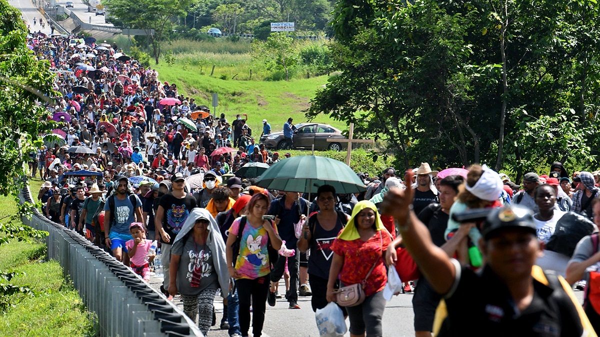 যুক্তরাষ্ট্রে পাড়ি জমাতে মানুষের ঢল