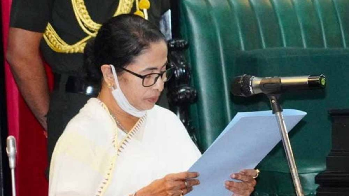 বিরোধী শূন্য বিধানসভায় শপথ নিলেন মমতা