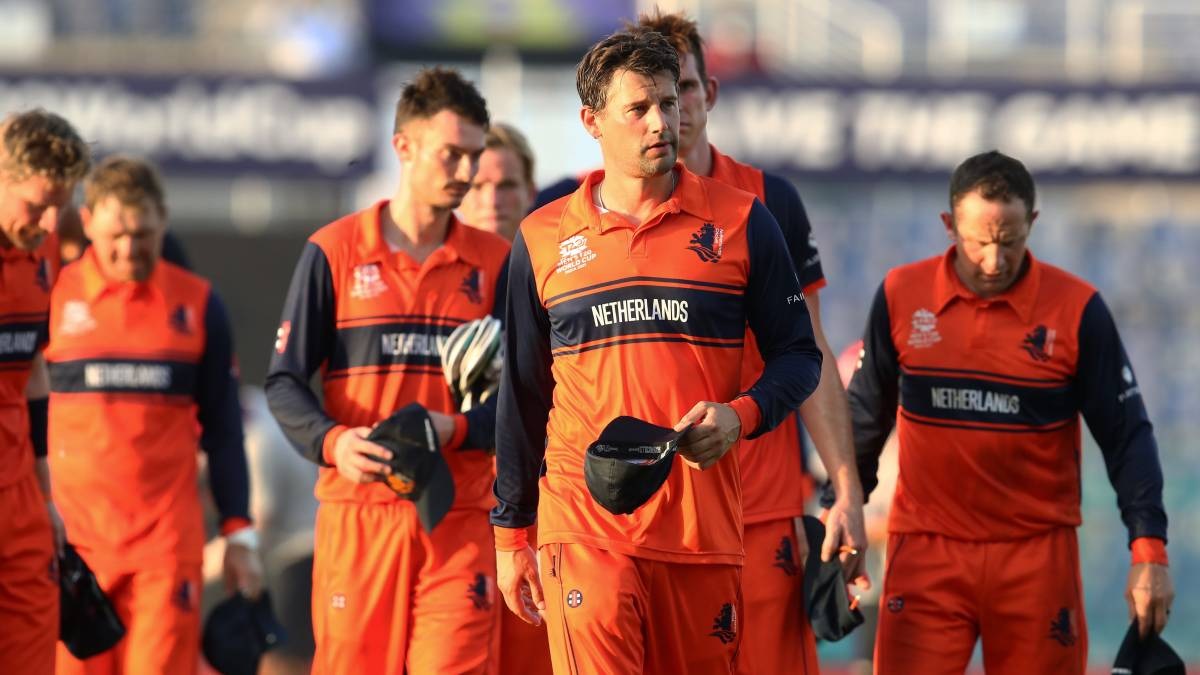 ৪৪ রানেই প্যাকেট নেদারল্যান্ডস