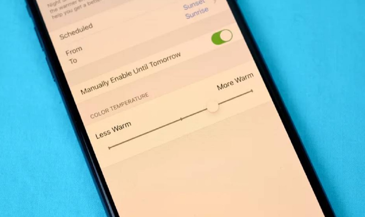 স্মার্টফোনের নাইট মোড চোখের কোনো উপকারেই আসে না: সমীক্ষা