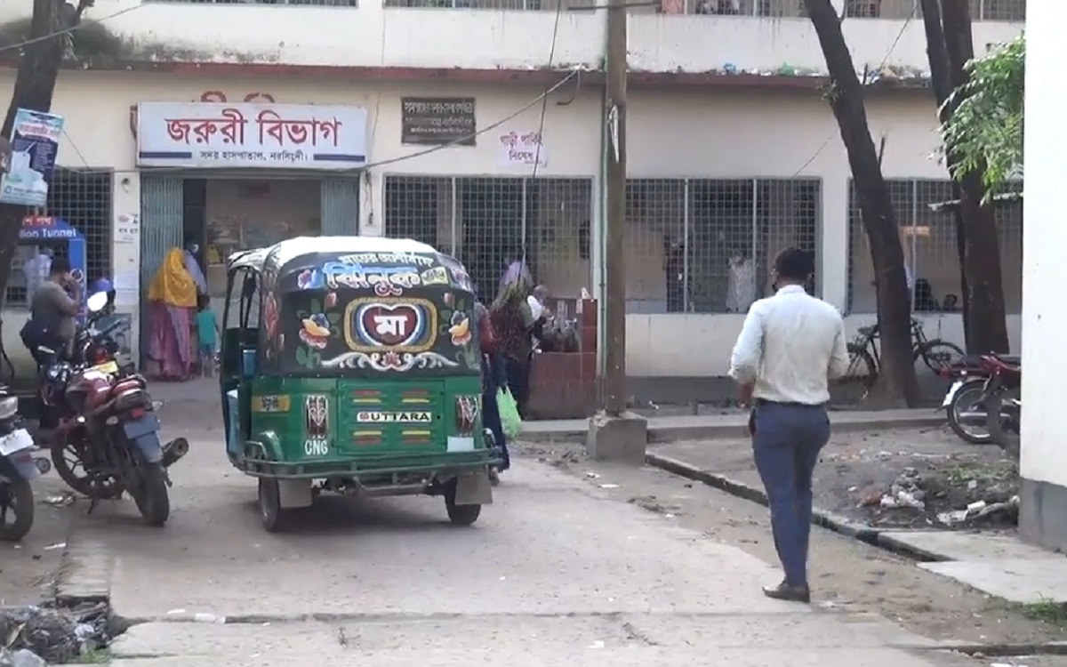 নরসিংদীতে দুই চেয়ারম্যান প্রার্থীর সমর্থকদের সংঘর্ষ, গুলিবিদ্ধসহ আহত ১০