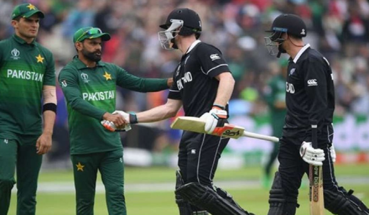 কিউইদের মুখোমুখি উড়তে থাকা পাকিস্তান