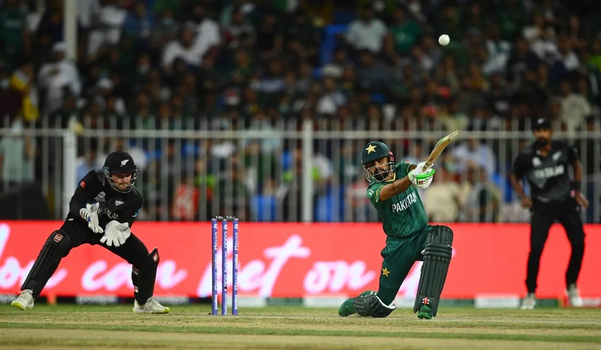 আউট বাবর আজম, সাউদির ১০০ উইকেট