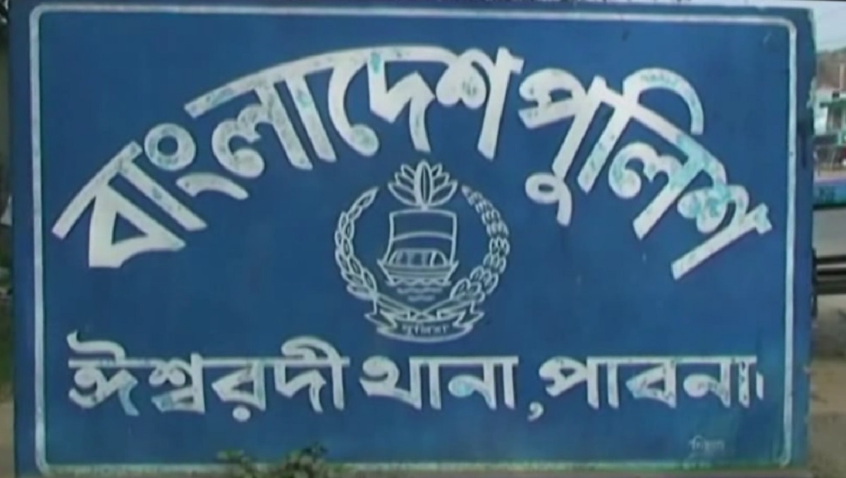 ঈশ্বরদীতে সড়ক দুর্ঘটনায় নিহত ৩