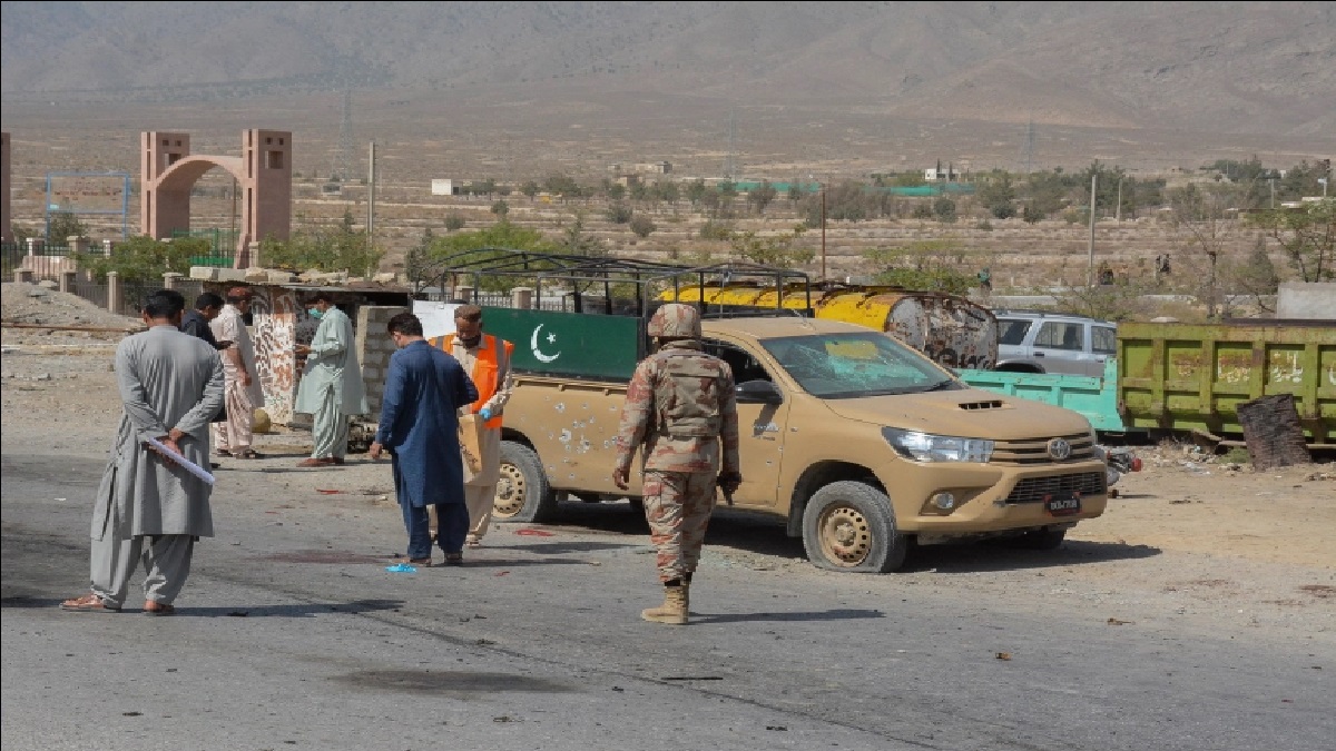 পাকিস্তানের নিরাপত্তা বাহিনীর ওপর হামলায় নিহত ৬