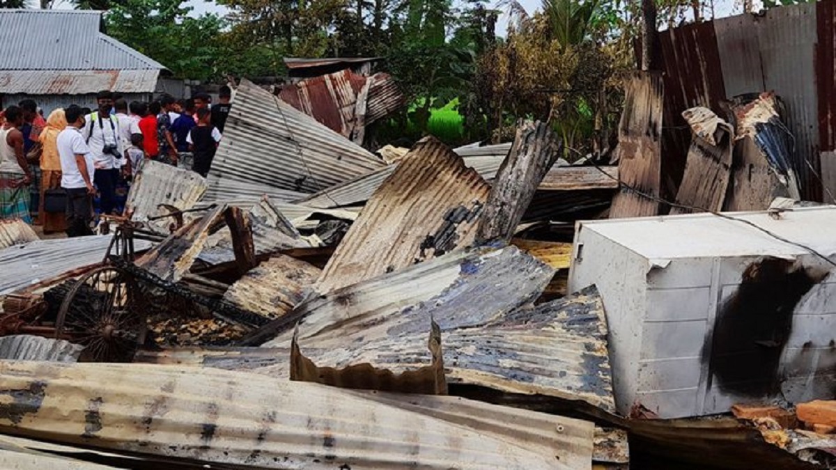 পীরগঞ্জে সংখ্যালঘুদের বাড়িতে হামলায় ছাত্রলীগ নেতাকে গ্রেফতারের আদেশ