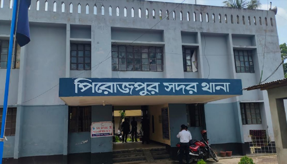 স্ত্রীকে কুপিয়ে হত্যার পর থানায় হাজির ঘাতক স্বামী