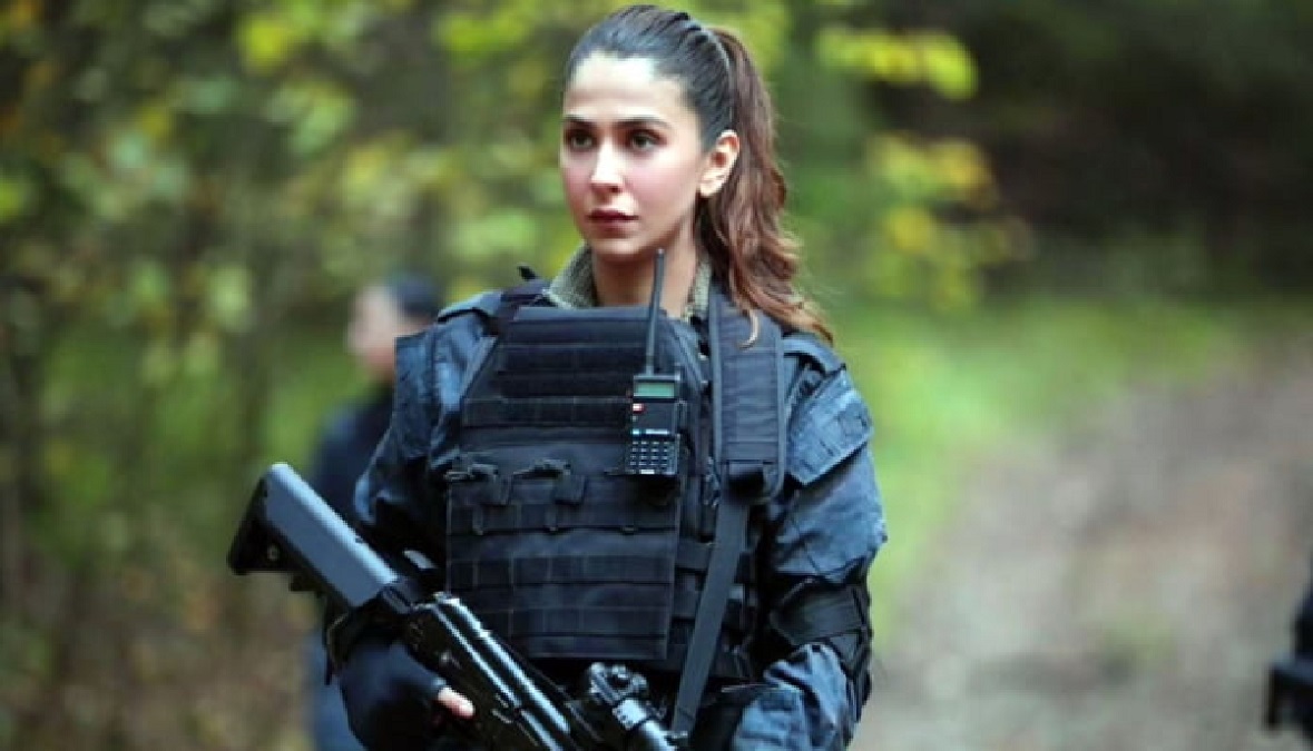 চিনতে পারছেন মেয়েটিকে?