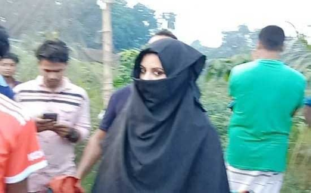 বোরখা পরে শুটিংয়ে পরীমনি