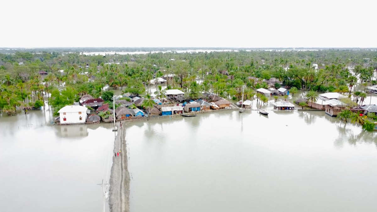 জোয়ারে ভাসছে সাতক্ষীরার প্রতাপনগর