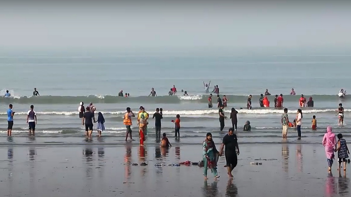 সেন্টমার্টিনে আটকা পড়েছেন দুই শতাধিক পর্যটক