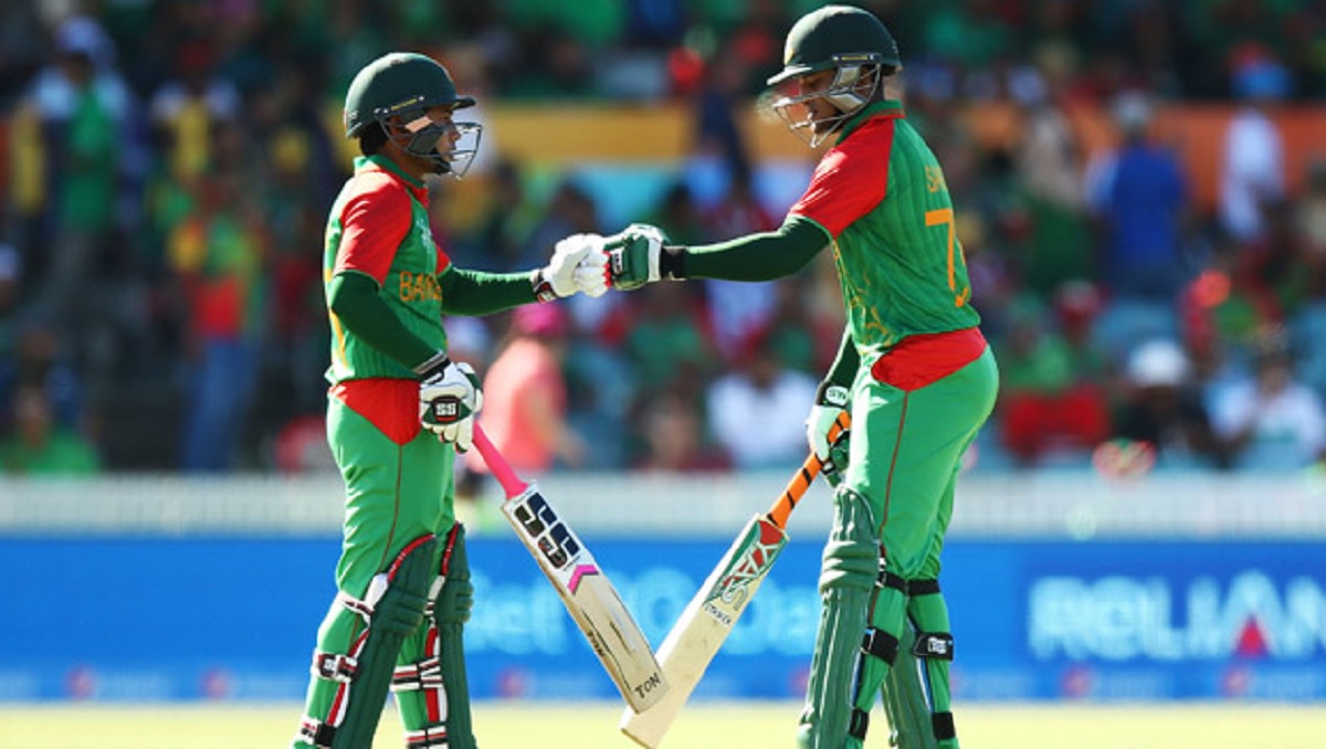 লড়াই চালাচ্ছেন সাকিব-মুশফিক