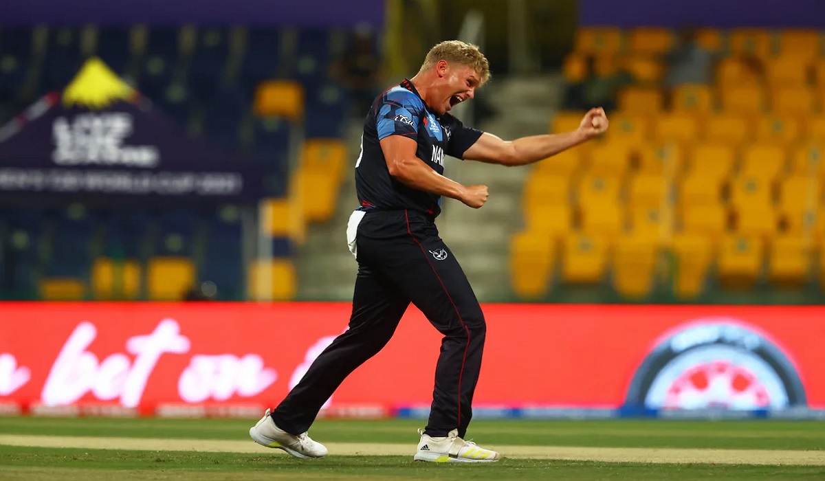 প্রথম ৪ বলেই নেই স্কটল্যান্ডের ৩ উইকেট!