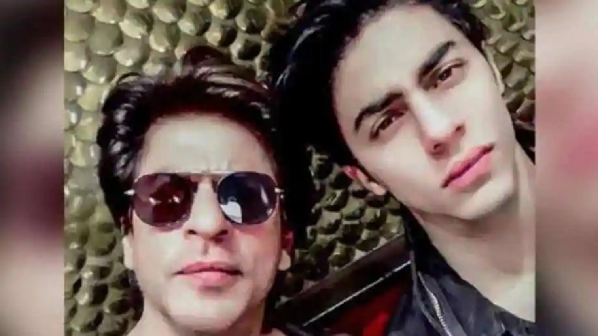 বাবা-মাকে দেখে কেঁদে ফেললেন আরিয়ান