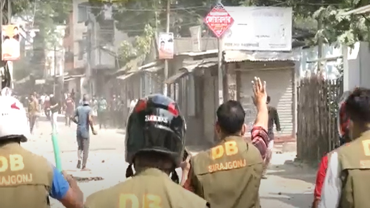 সিরাজগঞ্জে যুবদল-পুলিশ-আ’লীগের ত্রিমুখী সংঘর্ষ, আহত ১৫