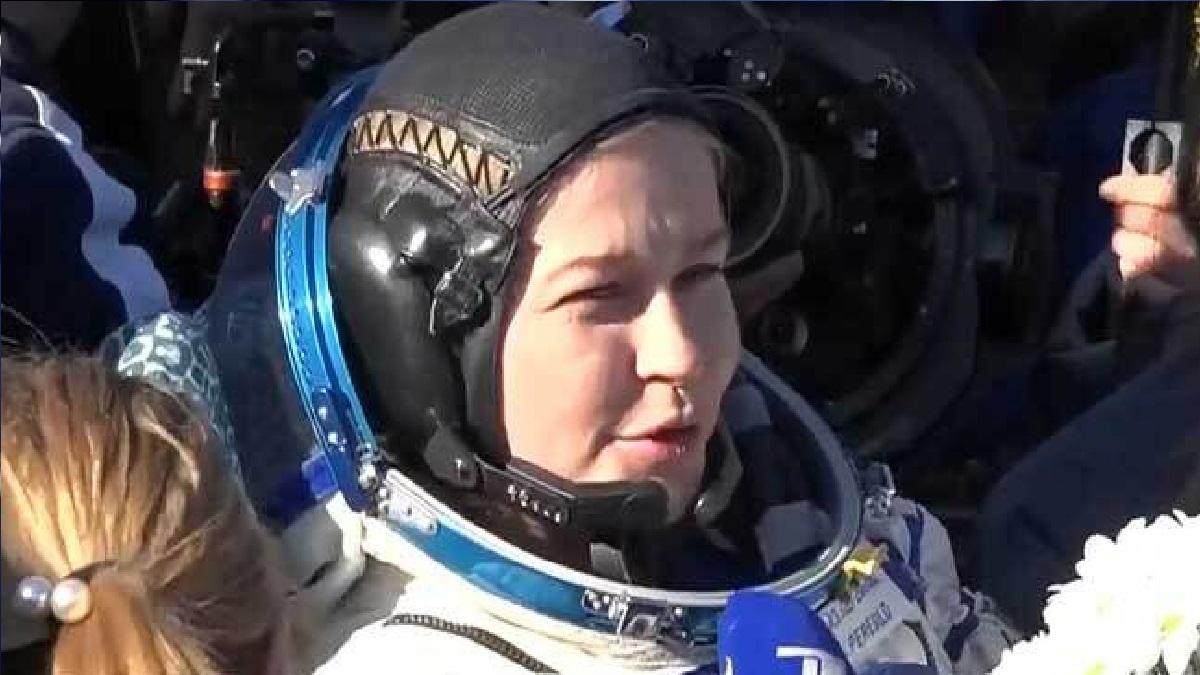 মহাকাশে শ্যুটিং শেষে পৃথিবীতে ফিরলেন রাশিয়ান অভিনেত্রী