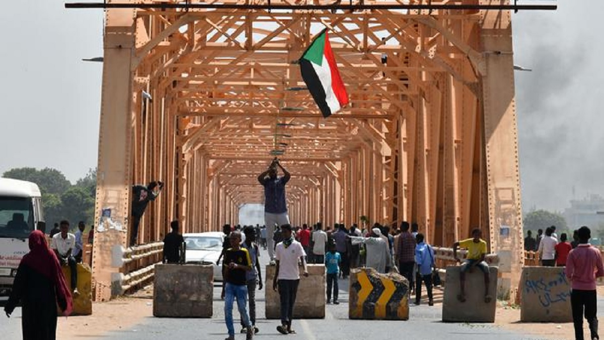 ফুঁসছে সুদান, বিক্ষোভকারীদের ওপর গুলি!