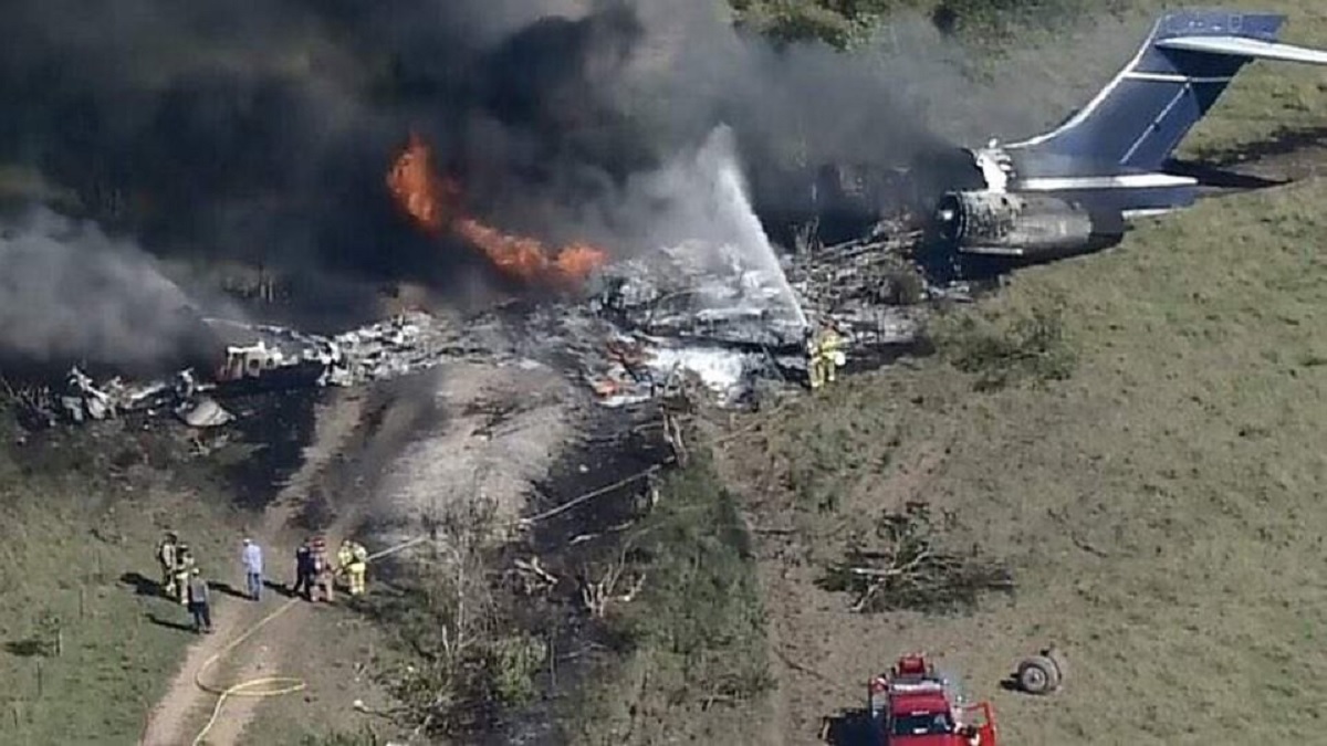 যুক্তরাষ্ট্রে উড়োজাহাজ বিধ্বস্ত, প্রাণে বাঁচলেন সব আরোহী