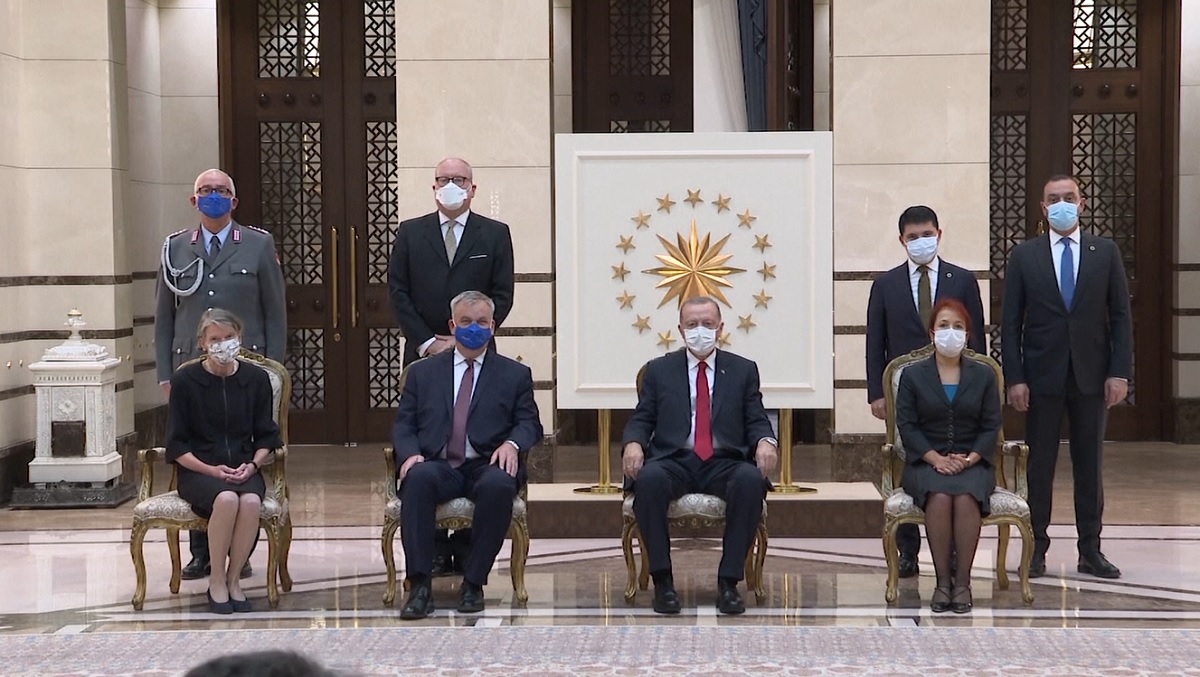 তুরস্কের অভ্যন্তরীণ বিষয়ে নাক না গলানোর প্রতিশ্রুতি পশ্চিমা বিশ্বের