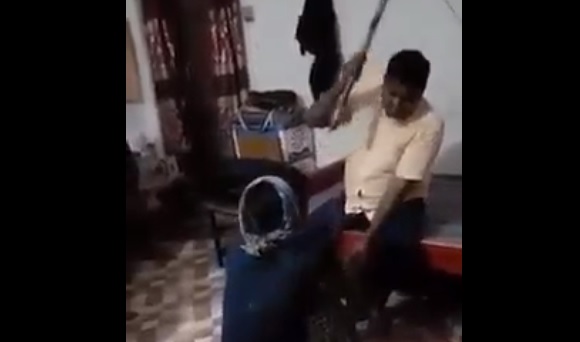 ‘আব্বা’ ডেকেও নির্যাতনের হাত থেকে রেহাই পেলো না যুবক