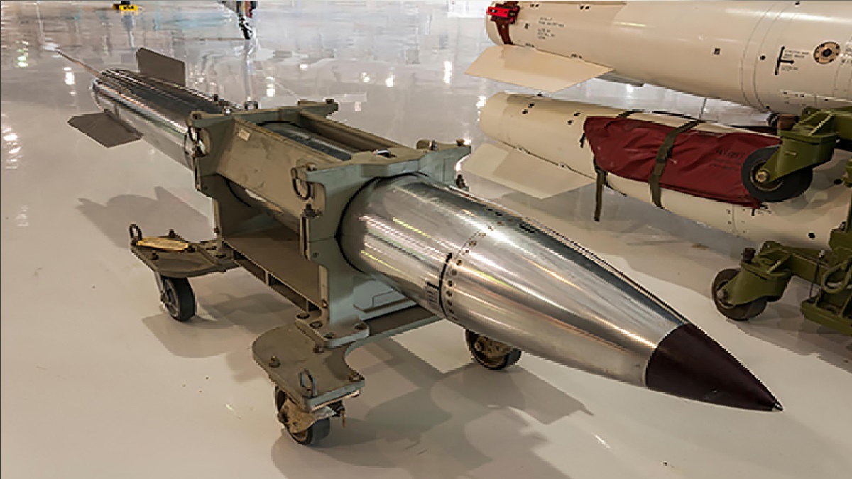 পারমাণবিক বোমার মজুত কমেছে যুক্তরাষ্ট্রের