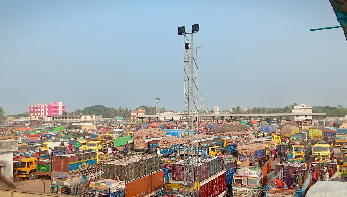 ছুটির ফাঁদে ভোমরা স্থলবন্দর