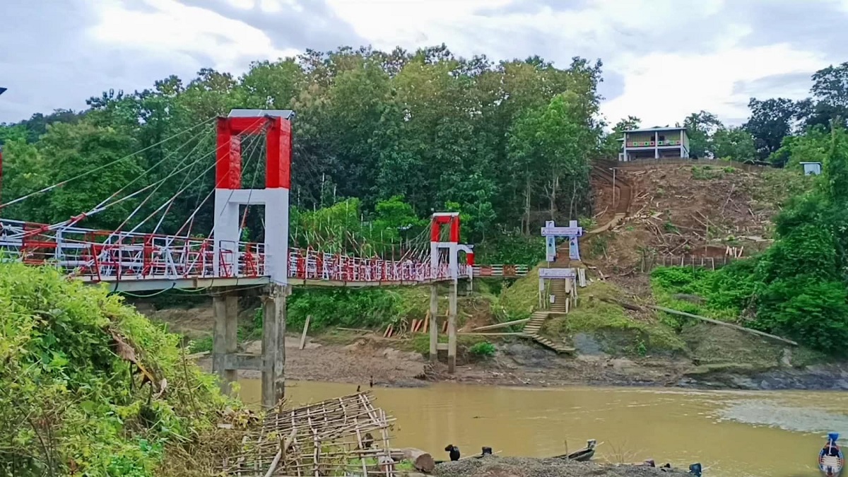 একটি ঝুলন্ত সেতু পাল্টে দিলো জীবনযাত্রা