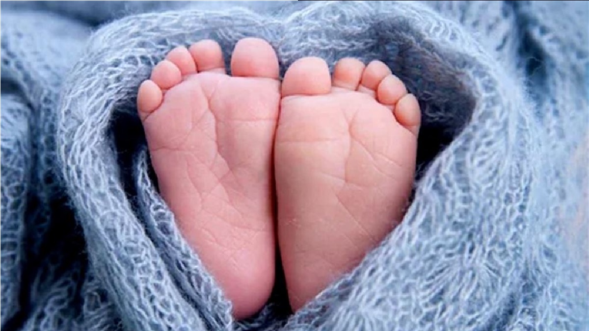 অভাবে ৩ দিন বয়সী সন্তান বিক্রি করলেন মা