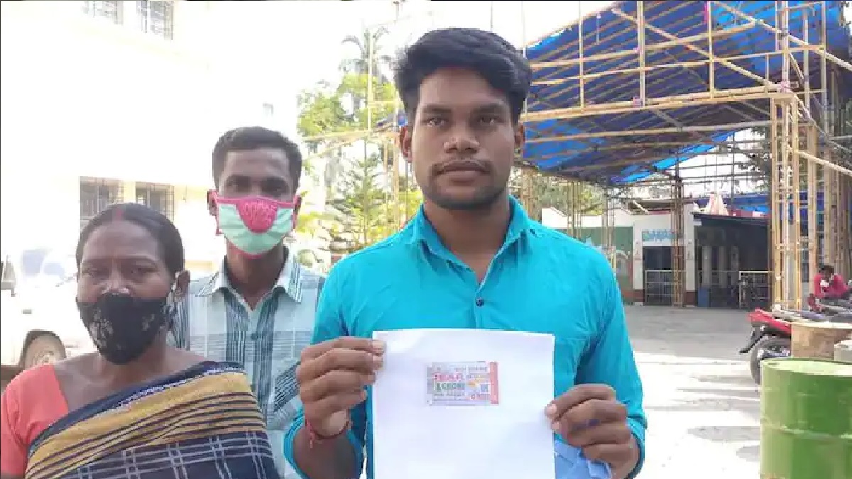 ৩০ টাকা বিনিয়োগে রাজমিস্ত্রি থেকে কোটিপতি যুবক, চাইছেন পুলিশি নিরাপত্তা