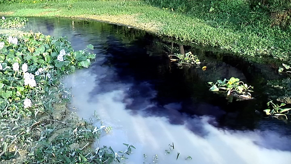 ময়মনসিংহের যে নদের পানি লাল, নীল কালো বা দুধের মতো সাদা