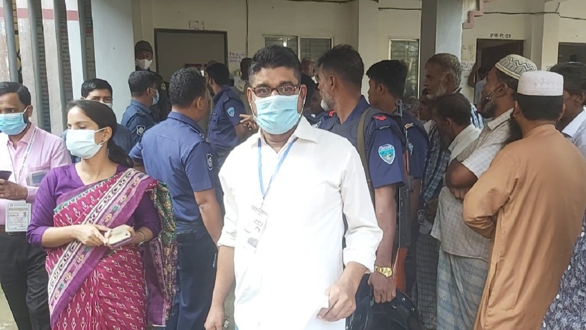 ছাগলনাইয়া পৌর নির্বাচনে আওয়ামী লীগ প্রার্থীর এজেন্টসহ আটক ৩