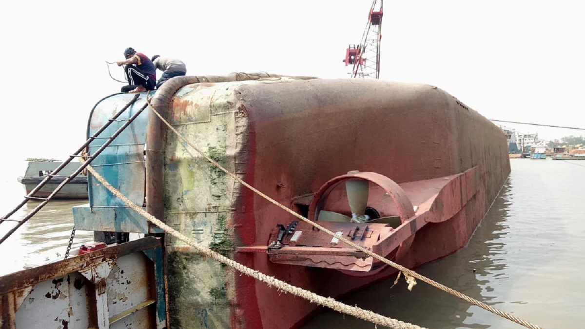 দুর্ঘটনার পর মেয়াদোত্তীর্ণ ফেরি সংস্কারের উদ্যোগ