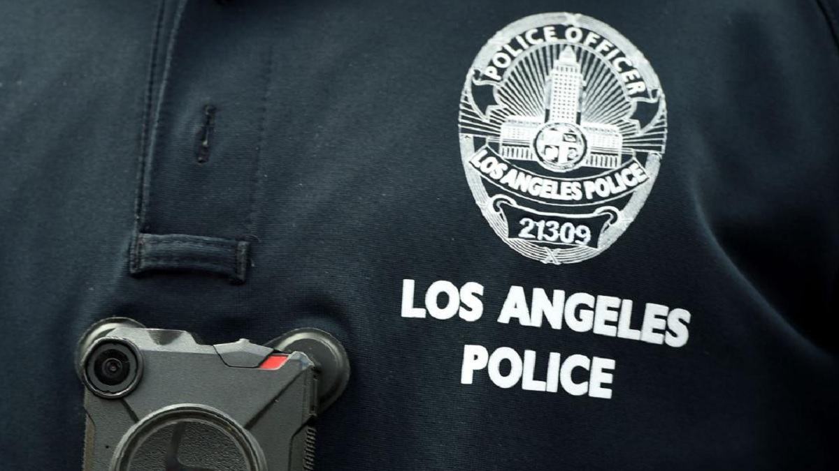 ফেক প্রোফাইল দিয়ে নজরদারি করছে পুলিশ, চিন্তিত ফেসবুক