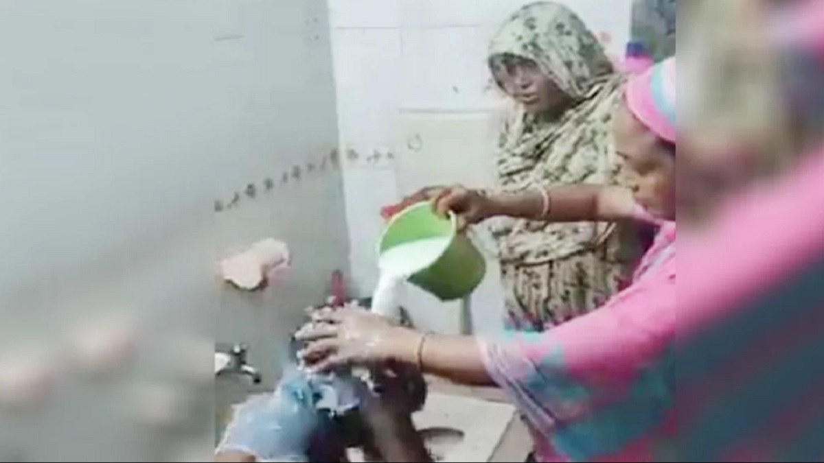 সিলেটে নির্বাচনে জিতে দুধ দিয়ে গোসল করলেন চেয়ারম্যান; ভাইরাল ভিডিও