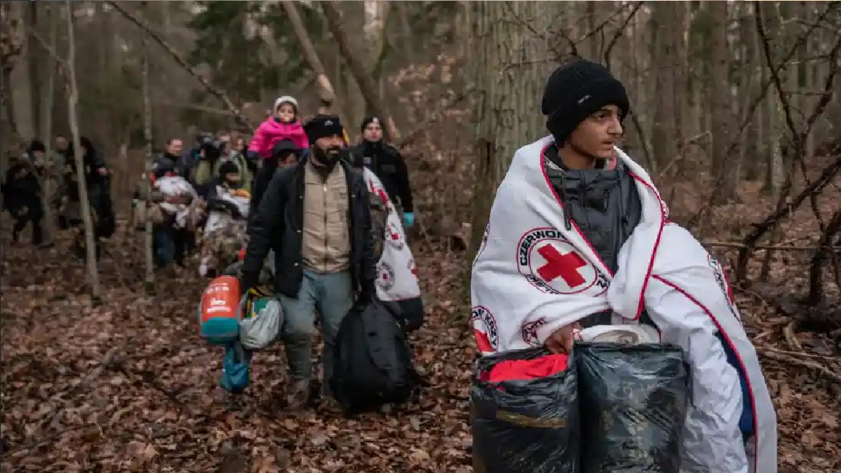 সীমান্তে অভিবাসনপ্রত্যাশীদের পাশে দাঁড়িয়েছে পোলিশ মুসলিমরা