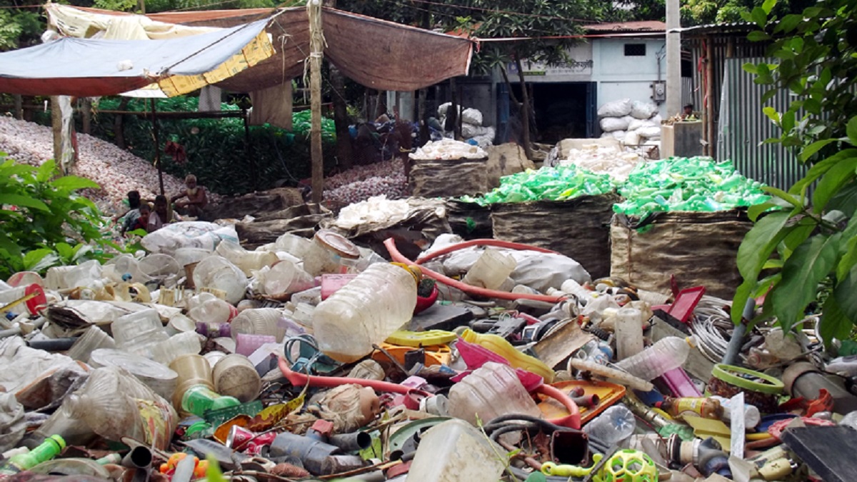 সিলেটে আবাসিক এলাকায় গড়ে উঠা ৭ প্লাস্টিক কারখানা সিলগালা