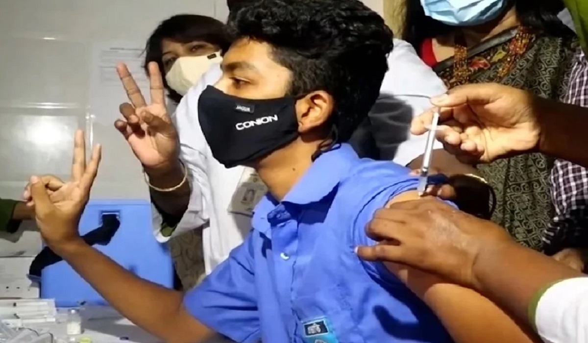 শিক্ষার্থীদের টিকা দেয়ার দ্বিতীয় দিন আজ