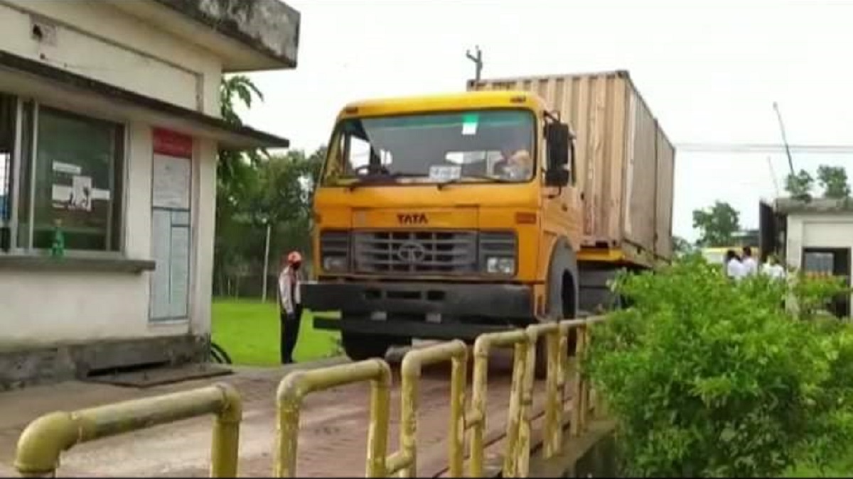ওয়েট ব্রিজ নষ্ট থাকায় আখাউড়া স্থলবন্দর দিয়ে পণ্য আমদানি বন্ধ