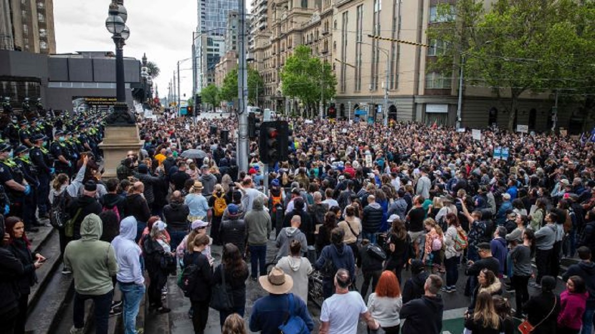 মহামারির আইন পাসের প্রস্তাবের প্রতিবাদে অস্ট্রেলিয়াবাসী