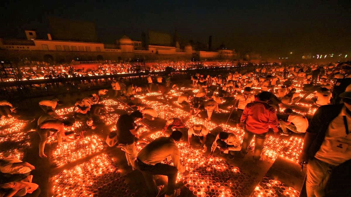 নয় লাখ প্রদীপ জ্বালিয়ে গিনেসবুকে ভারতের অযোধ্যা