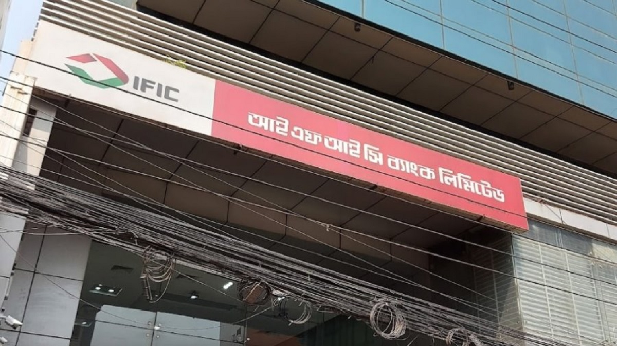 বাড্ডায় আইএফআইসি ব্যাংকের দেয়াল ভেঙে ডাকাতির সময় গ্রেফতার ৩