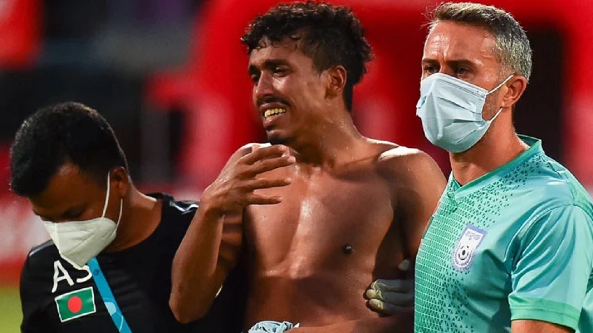 বাংলাদেশের শিশুসুলভ ভুলে ফাইনালে শ্রীলঙ্কা