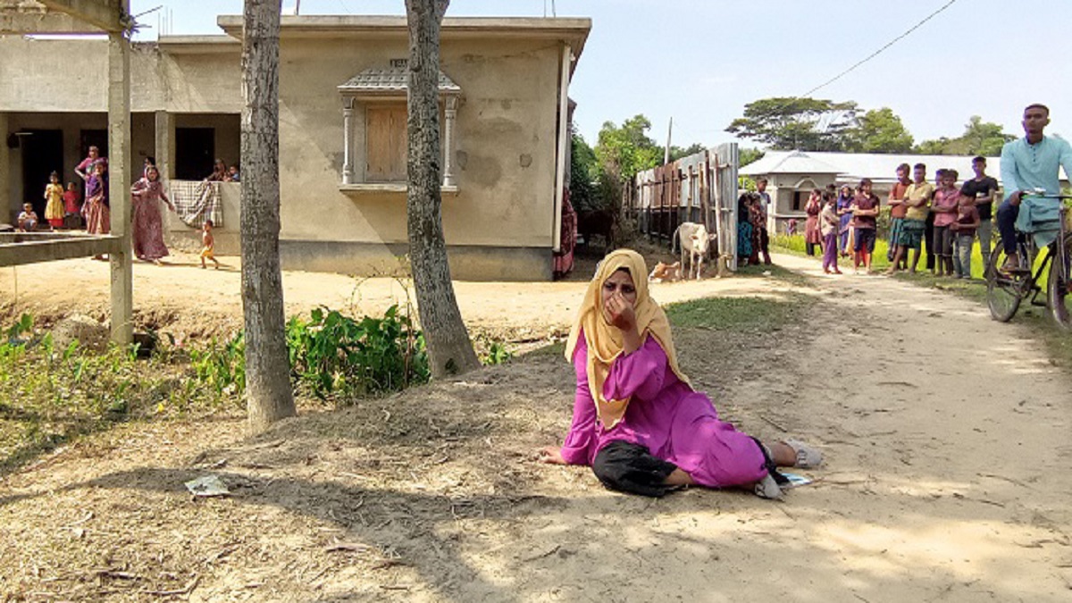 দেবরকে বিয়ের দাবিতে ভাবীর অনশন