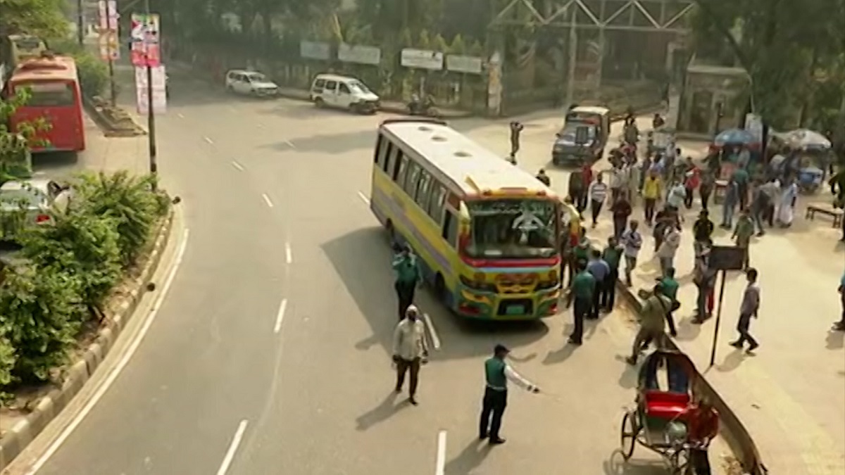 গণপরিবহনে ভাড়া নিয়ে হয়রানি; নজরদারিতে নেমেছে পুলিশ