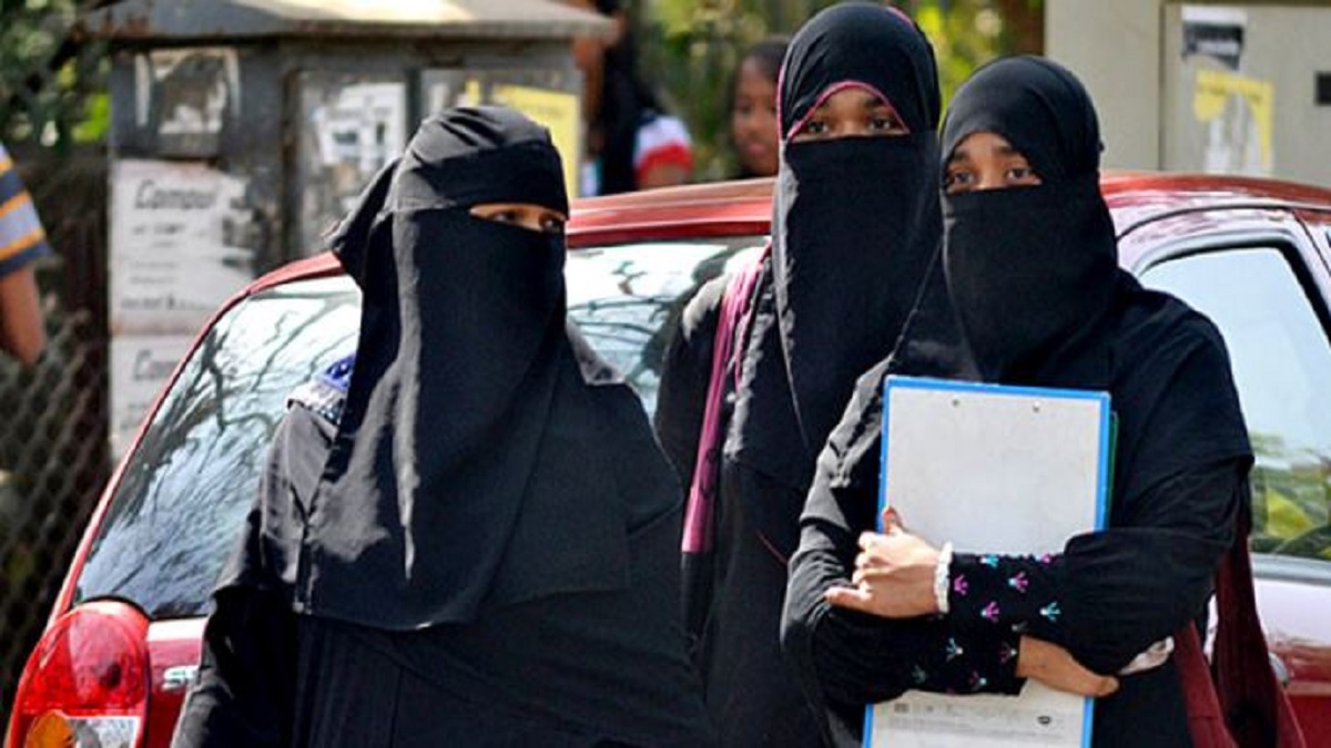 ভারতে হিজাবসহ ছবি ব্যবহার করায় পুলিশে আবেদন বাতিল!