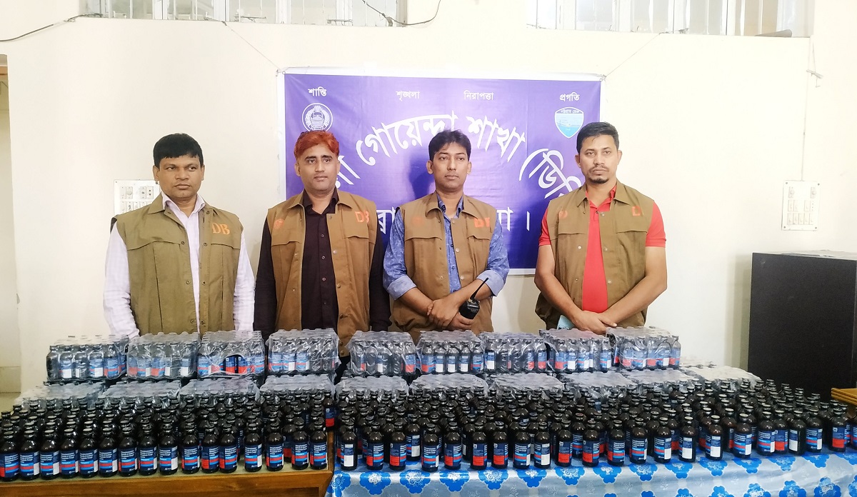 ব্রাহ্মণবাড়িয়ায় ৯২৫ বোতল ফেনসিডিলসহ প্রাইভেটকার জব্দ