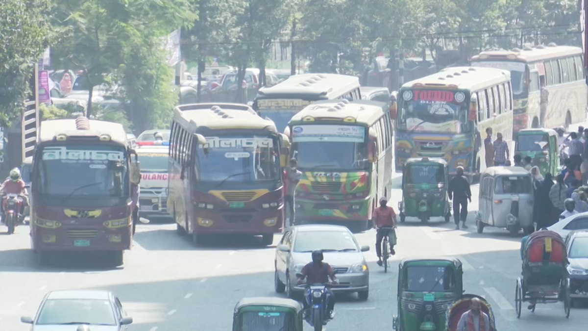 বাড়তি ভাড়া কার্যকরের দ্বিতীয় দিনেও বিশৃঙ্খলা